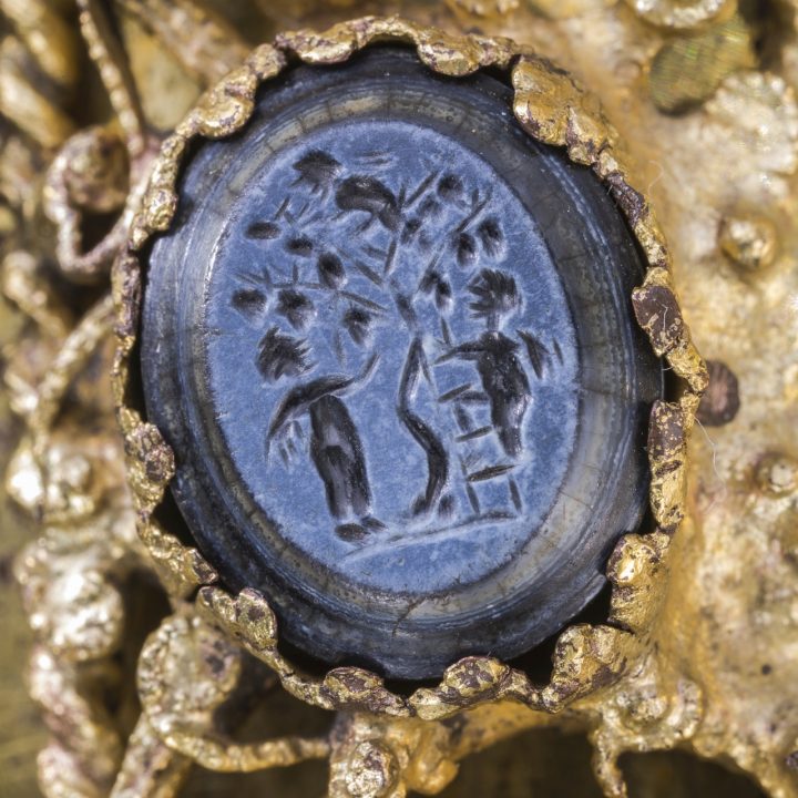 onyx, 15x12 mm, eroti při sklizni vína 1. stol. před-1. stol. po Kristu