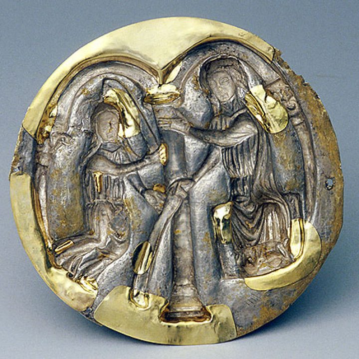 Reliéf ze střechy relikviáře s výjevem Salome a Herodias. Rubová strana s vylepenými plombami. Rok 1999.
